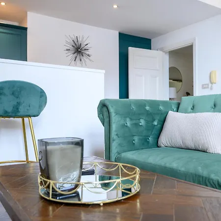 Centre Retreat For Familiesfriends - Pass The Keys Apartment